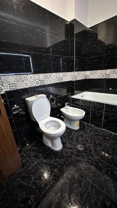 Super House Blloku - 3 Rooms تيرانا المظهر الخارجي الصورة