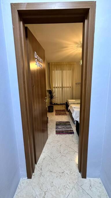 Super House Blloku - 3 Rooms تيرانا المظهر الخارجي الصورة