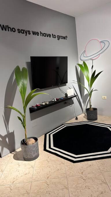 Super House Blloku - 3 Rooms تيرانا المظهر الخارجي الصورة
